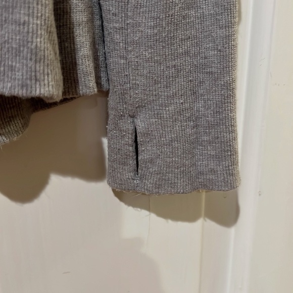 Mondetta holey active long sleeve shirt with thumb holes - Picture 3 of 5